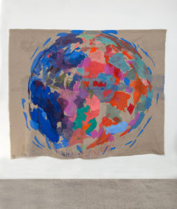 GIROTONDO I, 2018, pigmenti su tela di lino sospesa, 225 x 275 cm